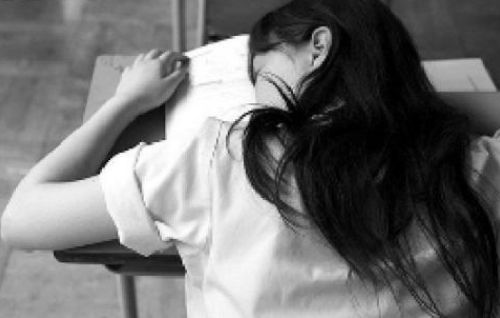 政审领导来家访的时候老妈：这娃干啥啥不行。我：？？